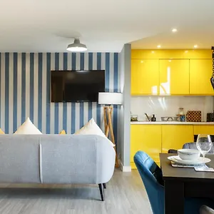 https://brand-new-large-studio.yorkshirehotels.net
